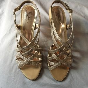 Light gold shoes ALFANI